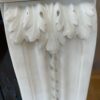 Rare cheminée ancienne de style Louis XVI réalisée au début du XIXème siècle en marbre Blanc Statuaire