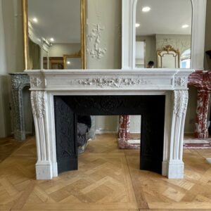 Cheminée ancienne de style Louis XVI bandeau sculpté