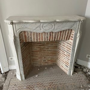 cheminée ancienne dans le gout Louis XV