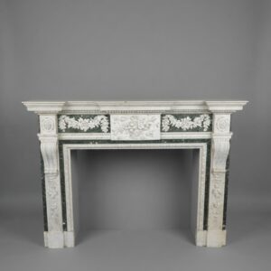 Exceptionnelle cheminée en marbre de Carrare Blanc et Vert Antique de la fin du XIXème siècle