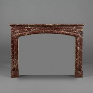 Cheminée ancienne de style Louis XIV datant de la fin du XIXème siècle en marbre griotte Framboisée