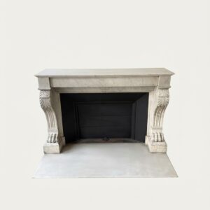 Cheminée ancienne de style Empire réalisée en marbre de Carrare blanc datant de la fin du XIXème siècle