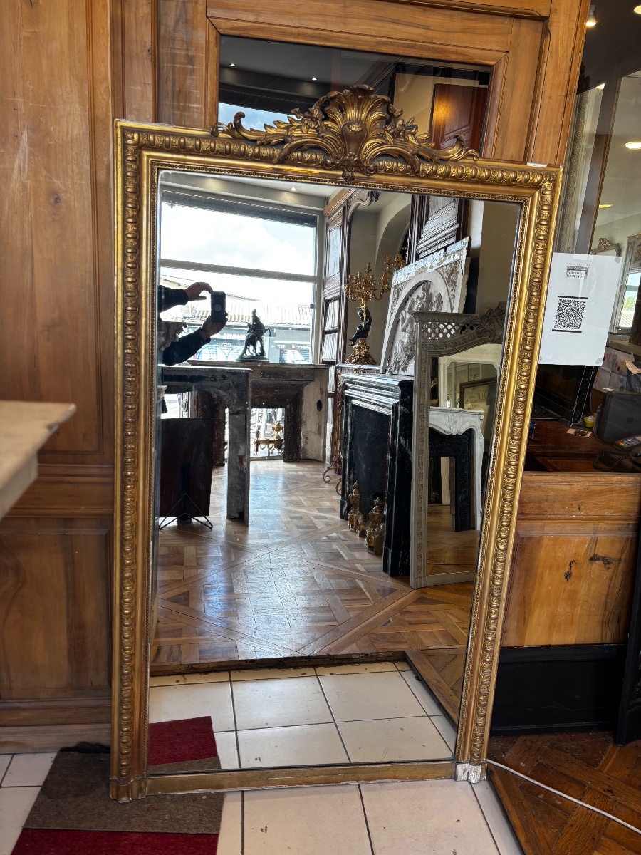 Miroir ancien de cheminée de style Louis XVI doré à la feuille de la fin du XIXeme siècle – Image 2