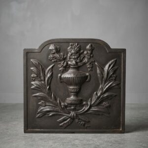 Petite plaque de cheminee en Fonte à décor d’un Vase Médicis et Guirlande de Fleurs