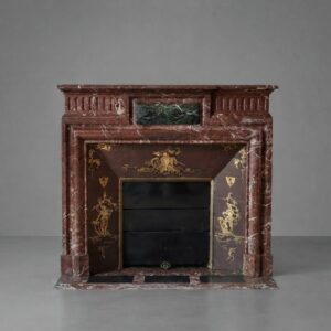 Belle cheminée ancienne de style Louis XIII a hotte en marbre réalisée en marbre Rouge datant de la fin du XIXème siècle