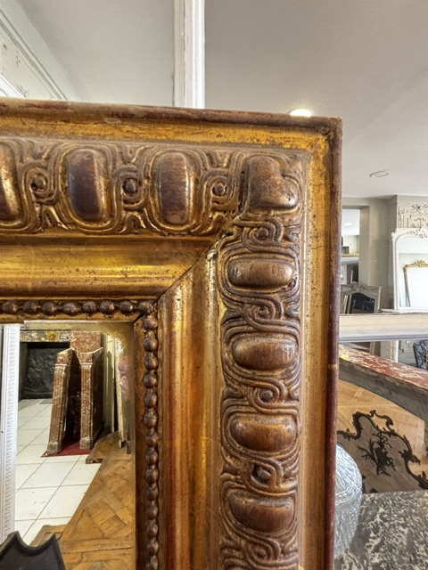 Paire de miroirs de cheminées dorés a la feuille d'or de style Louis XVI datant de la fin XIXème – Image 6