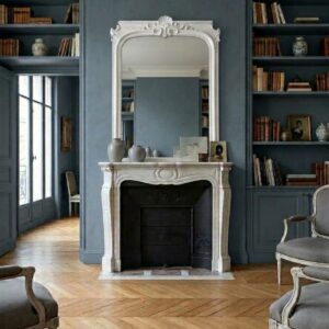 Cheminée ancienne en marbre de Carrare blanc datant de la fin XIXème dite Pompadour a pieds Louis XV